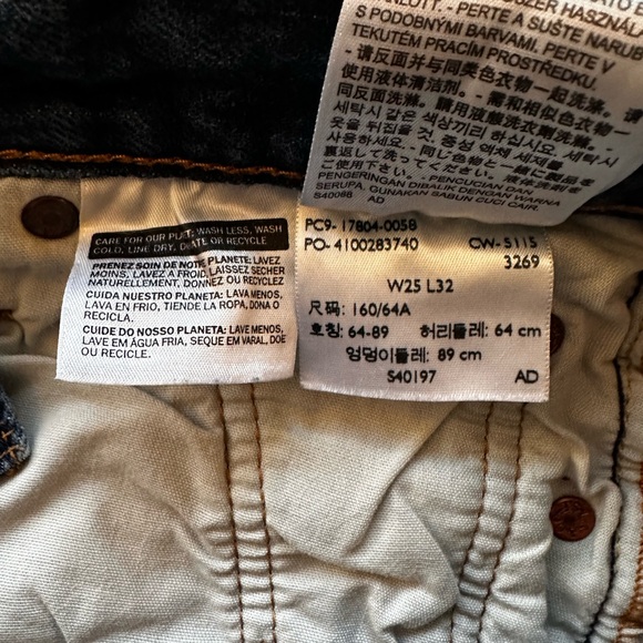 Levi’s button fly 501 jeans, size 25, medium wash, 99% cotton, 1% elastane. - Picture 8 of 13